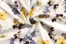 Gebroken witte stoffen - Viscose stof - bedrukt bloemen - gebroken wit - 19045-051