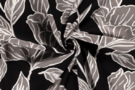 Zwarte stoffen - Viscose stof - bloemen en bladeren - zwart - 20153-069