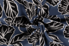 Uitverkoop - Viscose stof - bloemen en bladeren - blauw - 20153-008