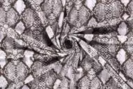 121326-tricot-stof-bedrukt-slangenprint-bruin-19249-055-tricot-stof-bedrukt-slangenprint-bruin-19249-055.webp