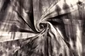 95% viscose, 5% elastan stoffen - Tricot stof - tie dye - zwart grijs - 19218-069