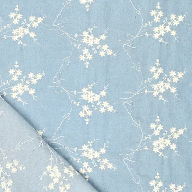 -Denim stof - jeans embroidery 3.8 OZ - bloemen - lichtblauw - 21911-051 - Denim stof - jeans embroidery 3.8 OZ - bloemen - lichtblauw - 21911-051