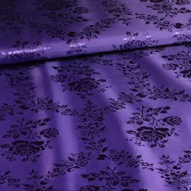 -Satijn stof - jacquard - rozen - paars - 5999-8 - Satijn stof - jacquard - rozen - paars - 5999-8