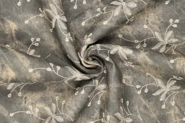 159424-embroidery-stof-antiqua-waxed-denim-bloemen-donkergrijs-23064-980-embroidery-stof-antiqua-waxed-denim-bloemen-donkergrijs-23064-980.webp