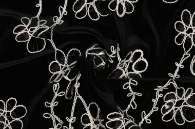 160427-embroidery-stof-velvet-bloemen-zwart-1617-001-embroidery-stof-velvet-bloemen-zwart-1617-001.jpg