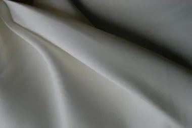 60727-satijn-stof-bruidssatijn-off-white-1675-051-satijn-stof-bruidssatijn-off-white-1675-051.jpg