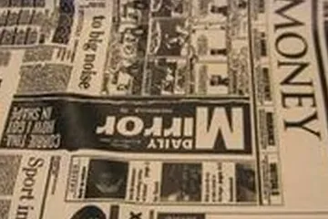 Fantasie - Baumwolle Zeitung weiss/schwarz 