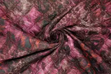 Voeren van een kledingstuk stoffen - Doorgestikte stof - gestept met dierenprint - paars/aubergine - 20027-870