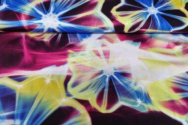 Dunkellila - Viscose stof - bloemen fantasie - donkerpaars multi - B215