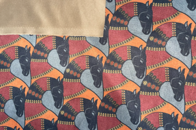 Paarden stoffen - Suèdine stof - egyptian style paard - rood - JT561