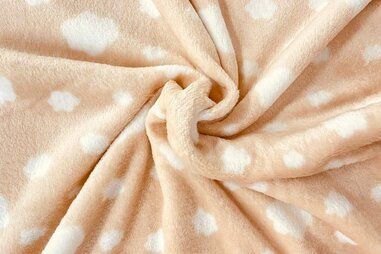 Zalmroze stoffen - Fleece stof - cuddle fleece - wolkjes - zalmroze - B314