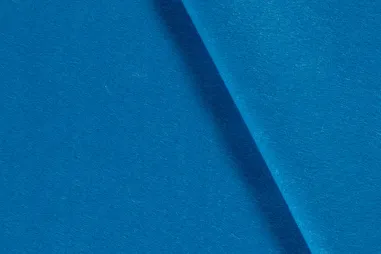 Kerststof - katoen poplin - folie kerstballen, kersttakjes en kerststerren - blauw - 20753-007 - Tassen vilt 7071-004 blauw 3mm