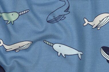 By Poppy - Tricot stof - walvis - blauw - 24/4128-002