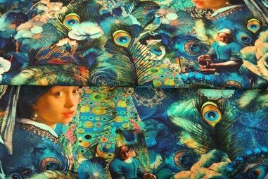 Multi kleur stoffen - Tricot stof - digitaal pauwenveren en melkmeisje - blauw multi - 24021-15