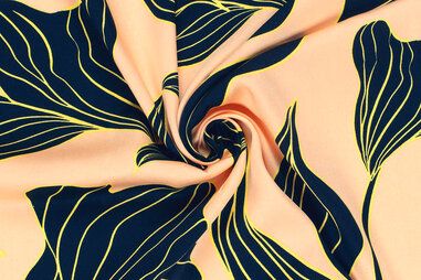 155gr/M² - Viscose stof - satijn - bloemen - licht zalm - 23092-037