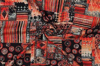 Diverse merken stoffen - Viscose stof - radiance - digitaal geometric - oranje zwart - 5348-001