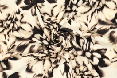 70% viscose, 30% linnen - Viscose stof - linnenmix - digitaal blurry flowers - crème zwart - 21541-999