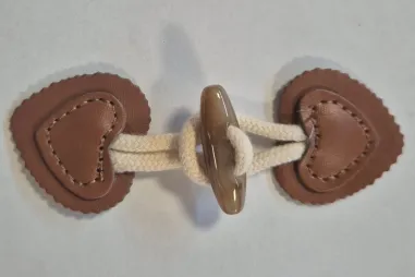 Knöpfe - Houtje touwtje sluiting 11x3cm - bruin 
