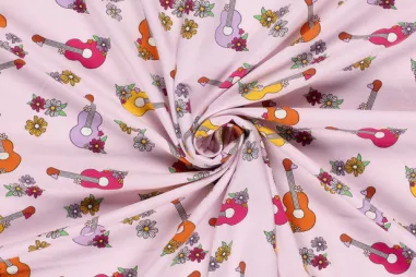Roze tricot stoffen - Tricot stof - gitaren & bloemen - lichtroze - 21814-011