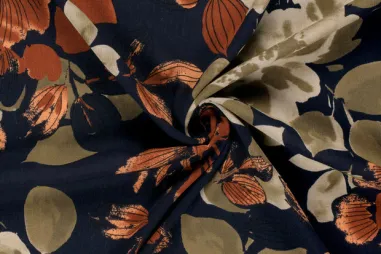 125gr/M² - Viscose stof - borken crepe - bloemen - marineblauw - 24096-008