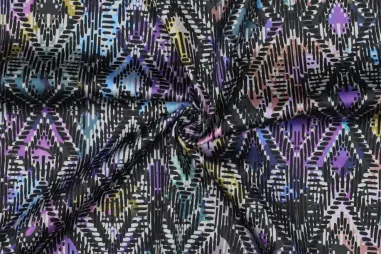 Fleece - aubergine - 9111-019 - Katoen stof - satijn - digitaal geometric - paars multi - 5471-001