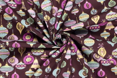 Wijnrode stoffen - Kerststof - katoen poplin - folie kerstballen - wijnrood - 22722-019