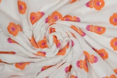 100gr/M² - Embroidery stof - viscose - fantasie - wit - 331024-30