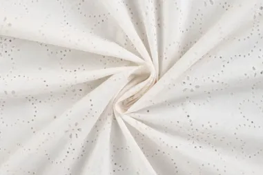 Quality - Broiderie stof - katoen voile - puff bloemen - gebroken wit - 48145-510