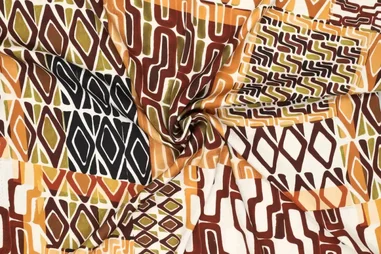 115gr/M² - Viscose stof - satijn - stretch - tribal motifs - bruin - 22587-100