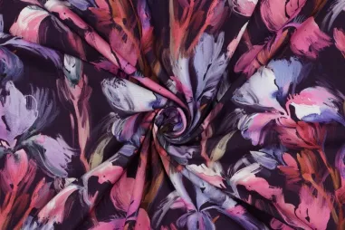 105gr/M² - Viscose stof - radiance - digitaal bloemen - lila multi - 5975-001