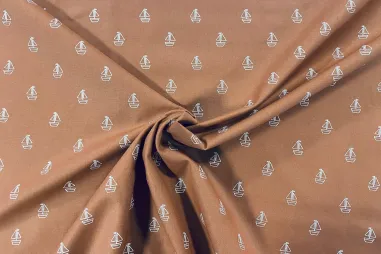 katoenen stoffen met print - Katoen stof - poplin - zeilbootjes - roodhout - 19472-014