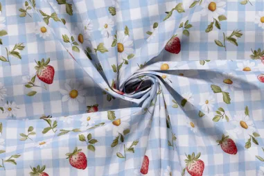 katoenen stoffen met print - Katoenen stof - poplin - aardbeien, bloemetjes & checks - lichtblauw - 60499-003