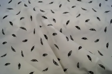 Fantasie stoffen - Katoen stof - veren - off-white/zwart - 0197-005